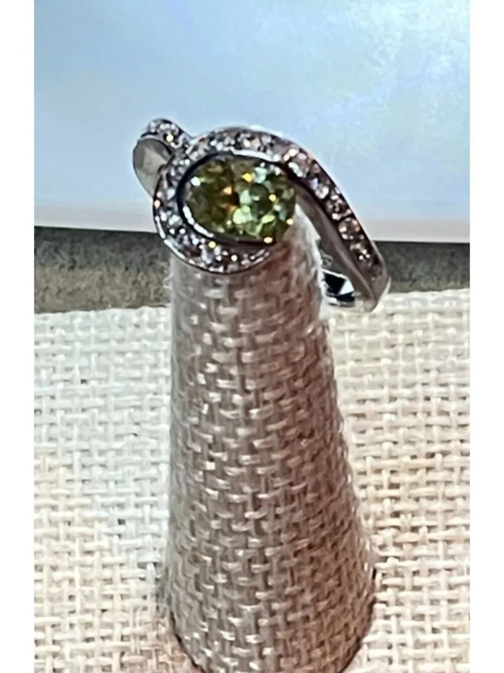Vintage Y2K EDCO Silver Tone Simulated Peridot & White Crystal Swirl ByPass Ring